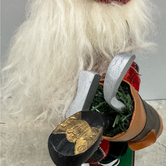 Santa Claus Figurine with Golf Clubs - Picture 2 of 10